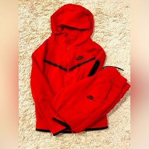 Nike Tech, red, youth medium